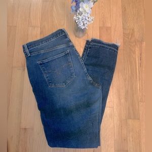 Super cute skinny Levi’s with raw edge hem!